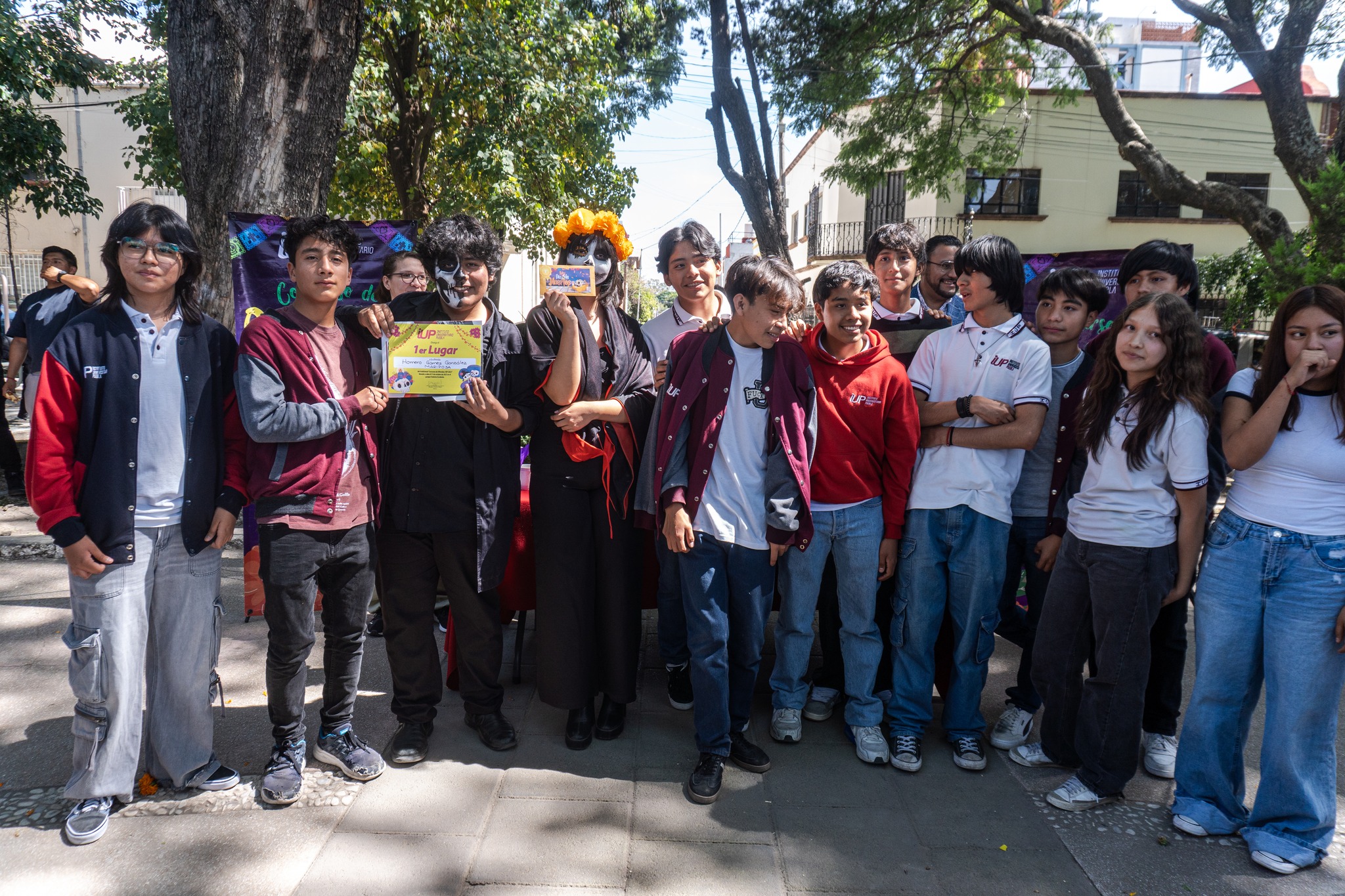 Jóvenes estudiantes de bachillerato en IUPuebla